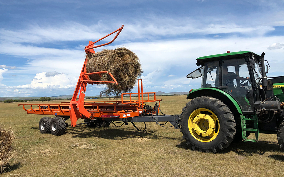 標(biāo)題：9YJQ-10型圓草捆撿拾運(yùn)輸車
瀏覽次數(shù)：52
發(fā)表時(shí)間：2023-12-12
