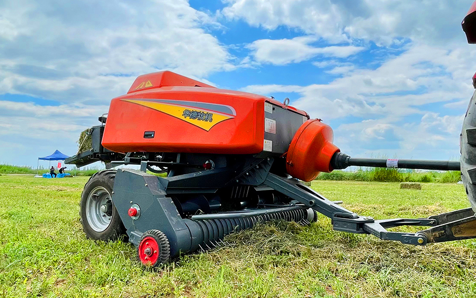 標題：9YFQ系列跨行式方草捆撿拾壓捆機
瀏覽次數(shù)：154
發(fā)表時間：2023-12-12